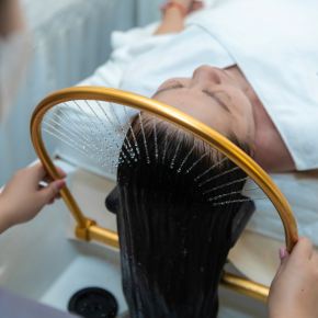 KHÁCH HÀNG TRẢI NGHIỆM GỘI ĐẦU DƯỠNG SINH TẠI LA'VIE EST SPA 